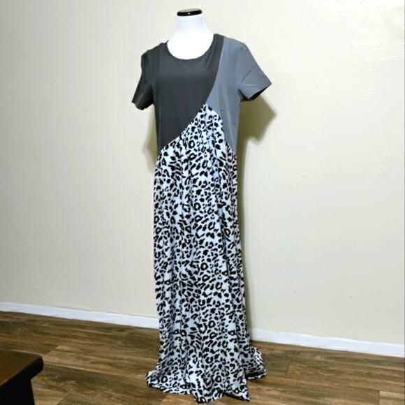 Dresses & Skirts - Color Blocked Greys and Animal Print Short Sleeve Maxi Dress Size Large